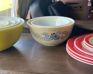 PPE027- Various Vintage Pyrex Bowls & Pink Flaming Plates