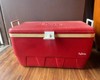 PPE032- Vintage Red Igloo Cooler 