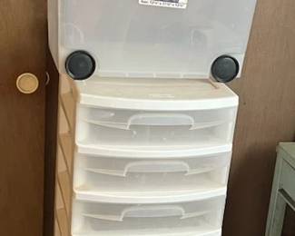 PPE077 Sterelite Plastic Chest Of Drawers & Other Storage Containers 