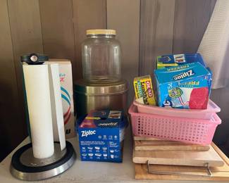 PPE115- Various Kitchen Items 