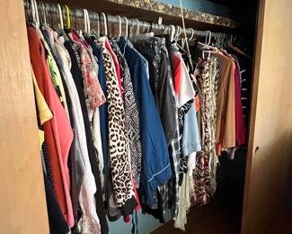 Lots of name brand ladies clothing