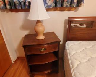 (2) nightstands