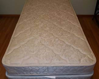 Twin mattress set