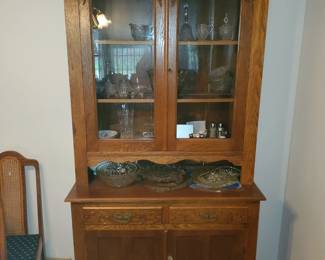 Vintage cubbard/2-drawers/2 glass doors and 2 wood doors in great condition!