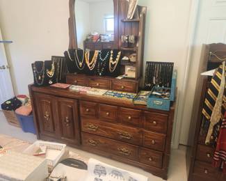 Jewelry, Dresser