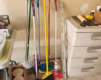 Brooms/Mops