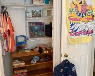 Bookshelf, Vintage Garfield the Cat 🐱 