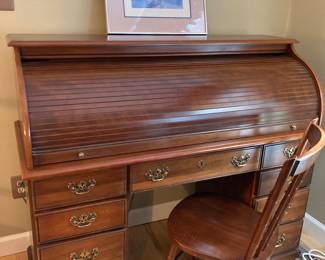 Roll Top Desk & Chair . 