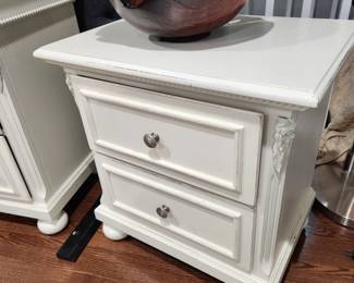 2 matching nightstands