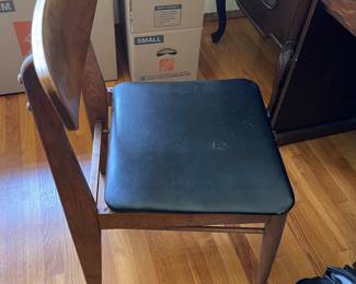 4 of these chairs 2 armless - 2 armchairs