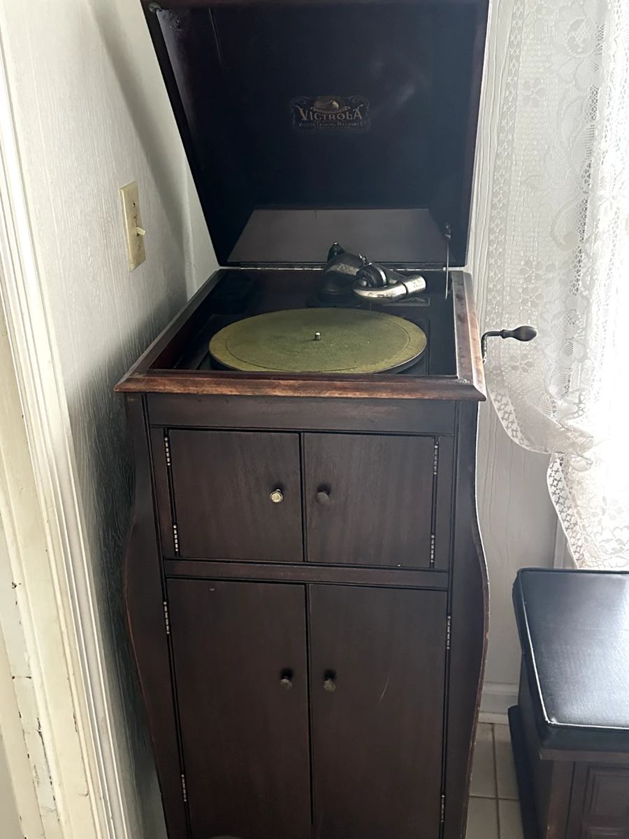 Antique VICTOR VICTROLA Upright Talking Machine/Phonographs model VV-X 243542J Buy it NOW FIRM $400