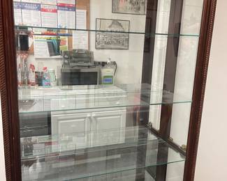 Lighted display cabinet