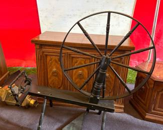 Vintage spinning wheel 