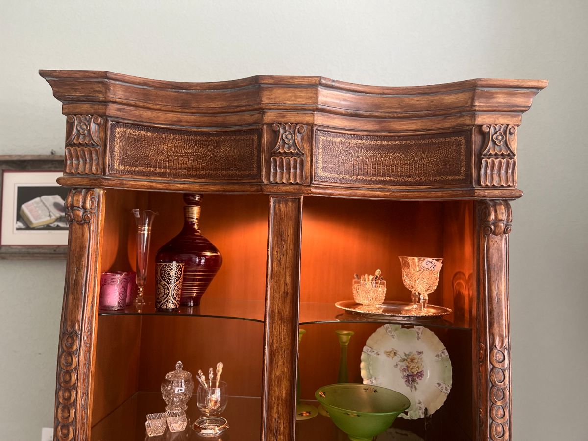 50 Off Grand Pointe East Estate Sale by... starts on 5/25/2024