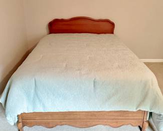 VINTAGE BASSETT FRENCH PROVINICIAL QUEEN BED - QUEEN ANNE LEGS- BEDROOM SUITE