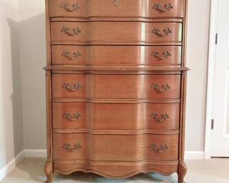 VINTAGE BASSETT FRENCH PROVINCIAL CHEST OF 6 DRAWERS - VERSAILLES - QUEEN ANNE LEGS - BEDROOM SUITE