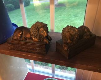 Lion bookends