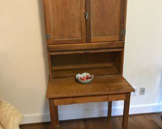 Front of Hooiser cabinet