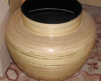 round large cuff pot