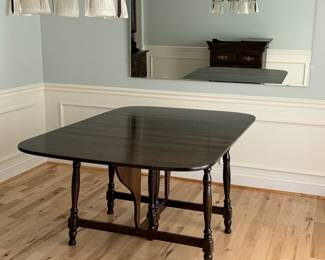 Dropleaf Dining Room Table w/2 Leaves & 4 Chairs Set (Can be purchased separately)