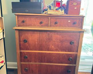 chest of drawers