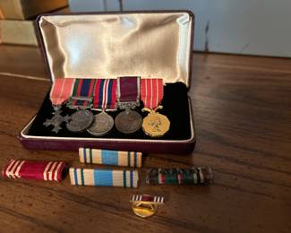 Military pins Canada?