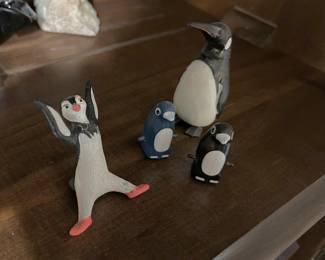 Plastic rubber penguins 