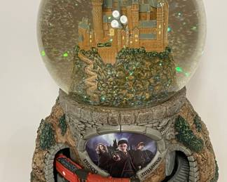  Harry Potter Hogwarts Snow Globe