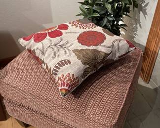  Ottoman  - decorative plant - pillow