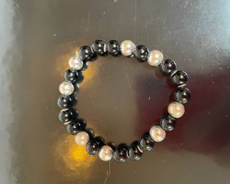 Alternating Black and Semitransparent Beige Beaded Bracelet