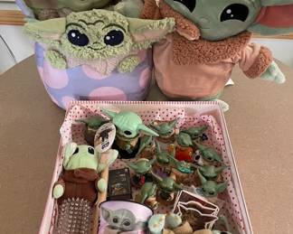 STAR WARS COLLECTABLES
