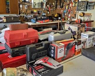 PARTIAL SELECTION OF POWER & HAND TOOLS