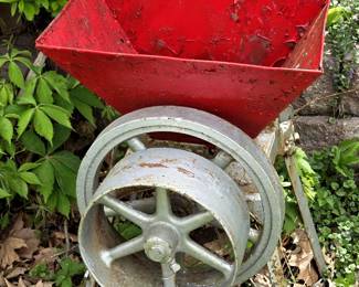 ANTIQUE CAST IRON NEW HOLLAND GRINDER