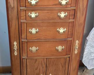 LARGE JEWELRY CHEST