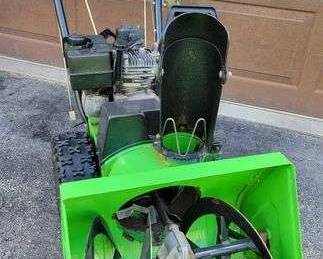 14 LAWNBOY 522R 5.0 horsepower, 2 stage SNOW THROWER.