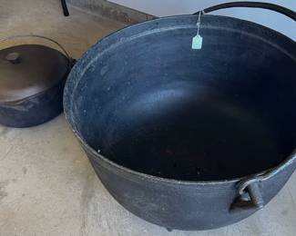 Large kettle and smaller with lid