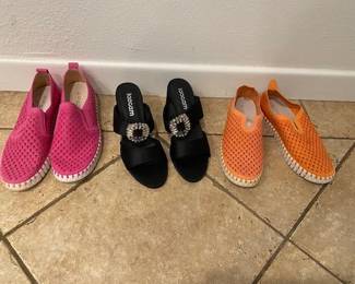 Shoes are in a variety of sizes.