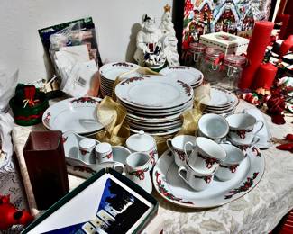 Poinsettia & Ribbon Xmas Dinnerware