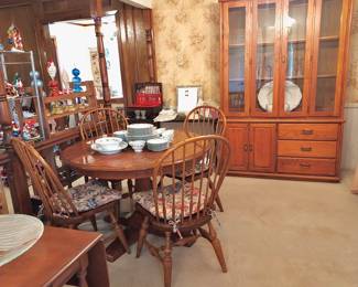 Dining Room Set, Broyhill China Cabinet
