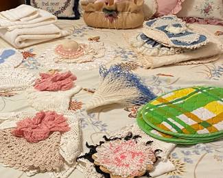 Vintage Doilies, Placemats 