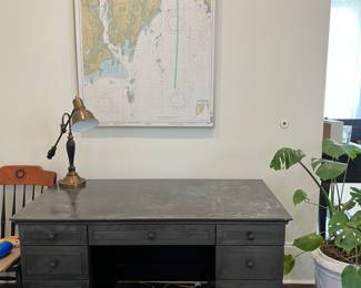 desk, white planter (**map nfs)