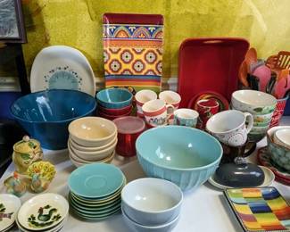 Assorted bowls, plates & mugs