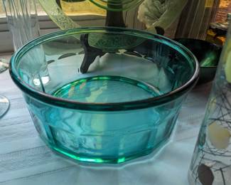 Arcoroc France Teal  glass bowl 9" dia