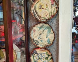 Decorative plates display
