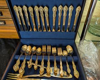 Goldenplate flatware set