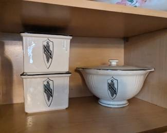 Vintage Kelvinator serving bowl & refrigerator dishes 