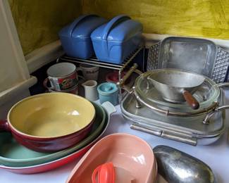 Hall for Westinghouse Blue Lidded Refrigerator Bread Dish