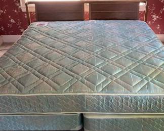 Lane Mid Century Walnut King Headboard And Mattress
