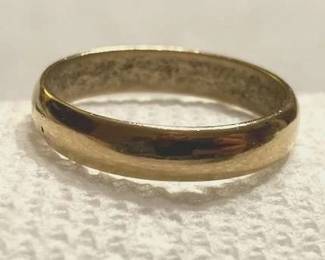 14k Gold Mens Wedding Band