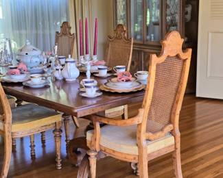 Vintage Drexel Dining Table And chairs 
